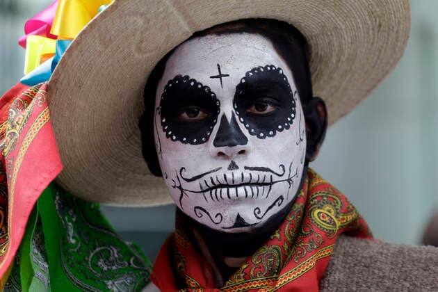 October 11, 2022, Mexico City, Mexico: People characterized as skulls to promote Mexican Dia de Muertos visit the Senate of the Republic in Mexico City. on October 11, 2022 in Mexico City, Mexico. Mexico City Mexico - ZUMAe321 20221011_zia_e321_010 Copyright: xeyepixx
