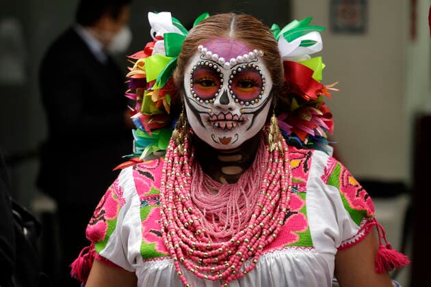 October 11, 2022, Mexico City, Mexico: People characterized as catrinas to promote Mexican Dia de Muertos visit the Senate of the Republic in Mexico City. on October 11, 2022 in Mexico City, Mexico. Mexico City Mexico - ZUMAe321 20221011_zia_e321_011 Copyright: xeyepixx