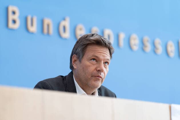 News Themen der Woche KW41 News Bilder des Tages RECORD DATE NOT STATED Vorstellung Herbstprojektion mit Bundesminister Robert Habeck 12.10.2022 Vorstellung der Herbstprojektion mit Bundesminister für Wirtschaft und Klimaschutz Robert Habeck Berlin Berlin GER *** Presentation of Autumn Projection with Federal Minister Robert Habeck 12 10 2022 Presentation of Autumn Projection with Federal Minister for Economic Affairs and Climate Protection Robert Habeck Berlin Berlin GER