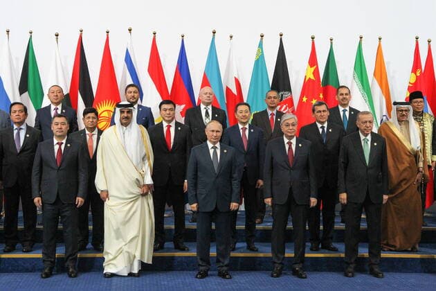Bilder des Jahres 2022, News 10 Oktober News Themen der Woche KW41 Kazakhstan. Astana. OCTOBER 13, 2022. Kyrgyzstan s President Sadyr Japarov, Emir of Qatar Tamim bin Hamad Al Thani, Russia s President Vladimir Putin, Kazakhstanâ€™s President Kassym-Jomart Tokayev and Turkey s President Recep Tayyip Erdogan (L-R front) and other leaders of CICA member states and international organisations are seen during a photo session at the 6th summit of the Conference on Interaction and Confidence-Building Measures in Asia (CICA) at Independence Palace in Astana. Konstantin Zavrazhin TASS  55323789