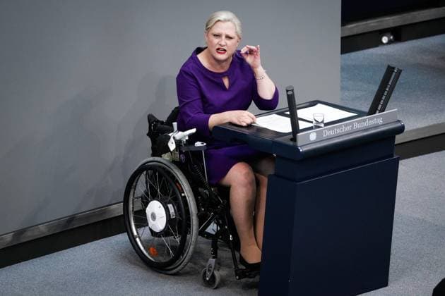 60. Bundestagssitzung und Debatte in Berlin Aktuell,13.10.2022 Berlin, Stephanie Aeffner von der Partei Buendnis 90 Die Gruenen im Portrait bei ihrer Rede zur Debatte Buergergeld-Gesetz, Sozialer Arbeitsmarkt bei der 60. Sitzung des Deutschen Bundestag in Berlin Berlin Berlin Deutschland *** 60 Bundestag session and debate in Berlin News,13 10 2022 Berlin, Stephanie Aeffner of the party Buendnis 90 Die Gruenen in portrait during her speech on the debate Buergergeld law, social labor market at the 60 session of the German Bundestag in Berlin Berlin Germany