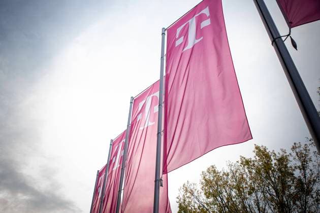 Telekom-Logo Telekom-Logo am Telekom Campus (vormals: T-Mobile Campus) in Bonn am 13.10.2022 Bonn Beuel Nordrhein-Westfalen Deutschland *** Telekom Logo Telekom Logo at Telekom Campus formerly T Mobile Campus in Bonn on 13 10 2022 Bonn Beuel North Rhine Westphalia Germany