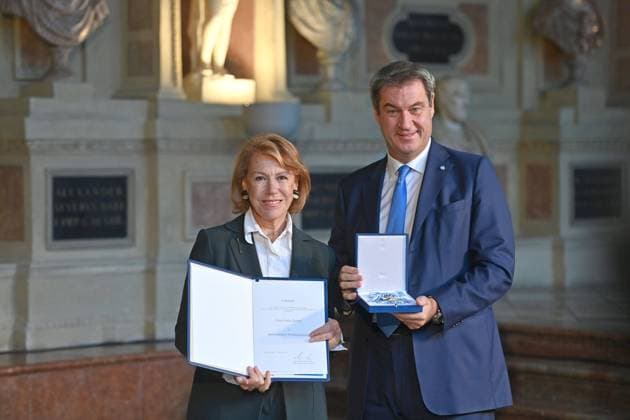 Gaby DOHM Actress receives the Bavarian Order of Merit from Markus SOEDER State Premier of Bavaria and CSU Chairman Award of the Bavarian Order of Merit in the Antiquarium of the Munich Residence on 13 10 2022