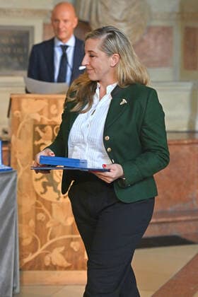 Anni Friesinger Postma Ex speed skater receives from Markus SOEDER State Premier of Bavaria and CSU Chairman the Bavarian Order of Merit Award Bavarian Order of Merit in the Antiquarium of the Munich Residence on 13 10 2022
