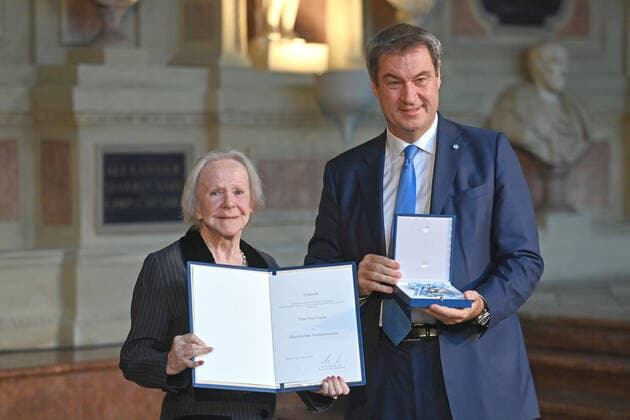 Enzi FUCHS Actress receives the Bavarian Order of Merit from Markus SOEDER Prime Minister of Bavaria and CSU Chairman Award of the Bavarian Order of Merit in the Antiquarium of the Munich Residence on 13 10 2022