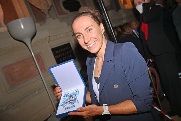 Anne HAUG triathlete with the Bavarian Order of Merit single image, cropped single image, half figure, half figure award Bavarian Order of Merit in the Antiquarium of the Munich Residence on 13 10 2022