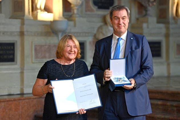 Eva GOTTSTEIN receives the Bavarian Order of Merit from Markus SOEDER State Premier of Bavaria and Chairman of the CSU Award of the Bavarian Order of Merit in the Antiquarium of the Munich Residence on 13 10 2022