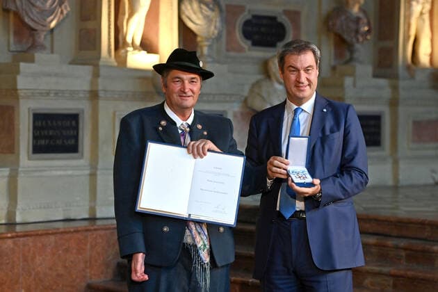Josef GLATZ receives the Bavarian Order of Merit from Markus SOEDER Prime Minister of Bavaria and CSU Chairman Award of the Bavarian Order of Merit in the Antiquarium of the Munich Residence on 13 10 2022