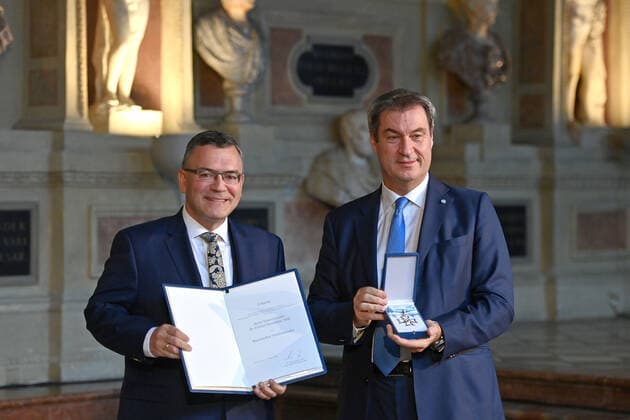 Florian HERRMANN CSU,Head of the State Chancellery receives the Bavarian Order of Merit from Markus SOEDER State Premier of Bavaria and CSU Chairman Award of the Bavarian Order of Merit in the Antiquarium of the Munich Residence on 13 10 2022