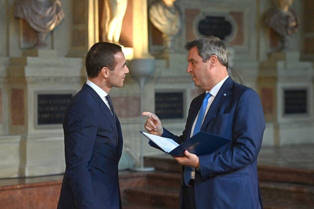 Kai PFLAUME Moderator receives the Bavarian Order of Merit from Markus SOEDER State Premier of Bavaria and CSU Chairman Award of the Bavarian Order of Merit in the Antiquarium of the Munich Residence on 13 10 2022