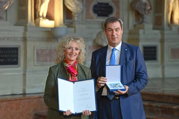 Ingrid STENGER receives the Bavarian Order of Merit from Markus SOEDER Prime Minister of Bavaria and CSU Chairman Award of the Bavarian Order of Merit in the Antiquarium of the Munich Residence on 13 10 2022