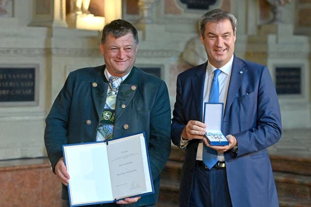 Anton SPEER receives the Bavarian Order of Merit from Markus SOEDER Prime Minister of Bavaria and CSU Chairman Award of the Bavarian Order of Merit in the Antiquarium of the Munich Residence on 13 10 2022