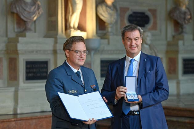 Dr. Fritz Helge VOSS receives the Bavarian Order of Merit from Markus SOEDER Prime Minister of Bavaria and CSU Chairman Award of the Bavarian Order of Merit in the Antiquarium of the Munich Residence on 13 10 2022
