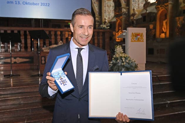 Kai PFLAUME Modertaor with the Bavarian Order of Merit single image, cropped single image, half figure, half figure award Bavarian Order of Merit in the Antiquarium of the Munich Residence on 13 10 2022