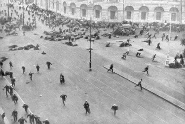 RECORD DATE NOT STATED Street fighting in Petrograd, Russia, 17th July 1917. An outbreak of violence in the city in the period between the February and October Revolutions. Street fighting in Petrograd, Russia, 17th July 1917. Artist: Unknown 