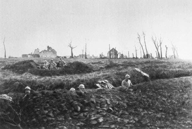 RECORD DATE NOT STATED French infantry establishing fallback positions in front of a ruined farm, Picardy, France, 1918. French troops digging in between the Somme and the Oise. French infantry establishing fallback positions in front of a ruined farm, Picardy, France, 1918. Artist: Unknown 