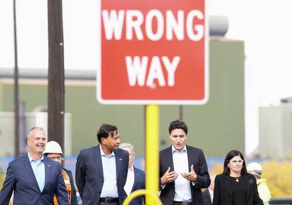 October 13, 2022, HAMILTON, ON, CANADA: Canadian Prime Minister Justin Trudeau, second right, walks with Sean Donnelly, left, ArcelorMittal Dofasco President and CEO and Executive chairman Lakshmi Mitta, second right, as they tour the recently upgraded ArcelorMittal Dofasco steel hot mill in Hamilton, Ont., Thursday, Oct. 13, 2022. ArcelorMittal Dofasco manufactures slabs of steel hot roll coils. HAMILTON CANADA  - ZUMAc35_ 20221013_zaf_c35_066 Copyright: xNathanxDenettex