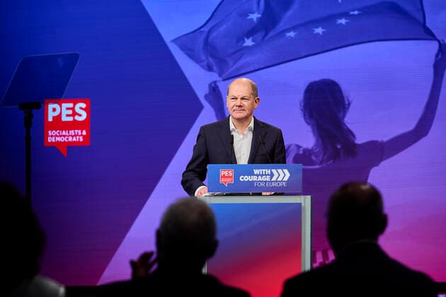 News Themen der Woche KW41 News Bilder des Tages Olaf Scholz hält eine Rede auf dem SPE Kongress EUR, Deutschland, Berlin, 15.10.2020: Unter dem Motto Mit Mut.Für Europa kommen die Partei- und Regierungschefs sowie Deligierte der sozialdemokratischen Schwesterparteien aus ganz Europa in Berlin zusammen, um über die Zeitenwende in Europa und gemeinsame progressive Antworten für den Zusammenhalt und die Zukunft Europas zu diskutieren. *** Olaf Scholz to address PES Congress EUR, Germany, Berlin, 15 10 2020 Under the slogan Mit Mut Für Europa (With Courage For Europe), party and government leaders and delegates from social democratic sister parties from across Europe will gather in Berlin to discuss the turning point in Europe and common progressive responses for Europes cohesion and