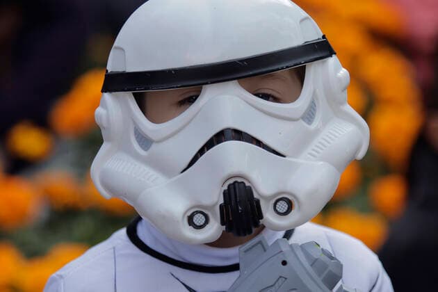 501st Legion Mexican Garrison Star Wars Parade, Mexico City A boy dressed as a Star Wars character Storm Tropper in front of a cempasuchil flower planter accompanies members of the 501st Legion Mexican Garrison Star Wars, who marched from the Angel of Independence to the Monument of the Revolution in Mexico City, after the parade was suspended two years ago due to the COVID-19 health emergency in Mexico. Training Day is an annual parade that takes place in different parts of Mexico. This 2022 is the first time it will be held on one of Mexico City s main avenues. Mexico City Mexico City Mexico  Copyright: xGerardoxVieyrax originalFilename: vieyra-notitle221015_npnV2.jpg