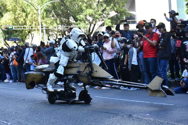 October 15, 2022, Mexico City, Mexico: A participant takes part during the Training Day Star Wars Parade at Reforma Avenue. on October 15, 2022 in Mexico City, Mexico. Mexico City Mexico - ZUMAe321 20221015_zia_e321_032 Copyright: xCarlosxTischlerx