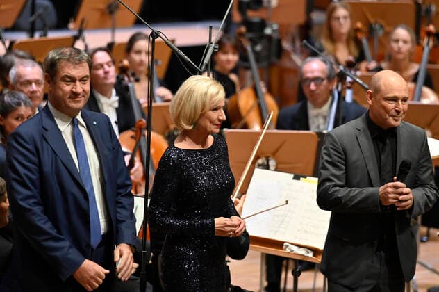 Markus Söder, Julia Lehner and Jens Daniel Herzog at the 2 Philharmonic Concert for the 100th Birthday of the Nuremberg State Philharmonic Orchestra in the Meistersingerhalle Nuremberg, 15 10 2022 Foto:xD.xAnoraganingrumx xFuturexImage