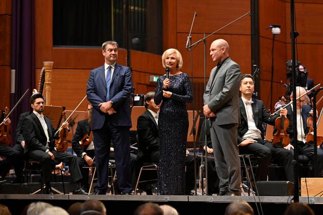 Markus Söder, Julia Lehner and Jens Daniel Herzog at the 2 Philharmonic Concert for the 100th Birthday of the Nuremberg State Philharmonic Orchestra in the Meistersingerhalle Nuremberg, 15 10 2022 Foto:xD.xAnoraganingrumx xFuturexImage