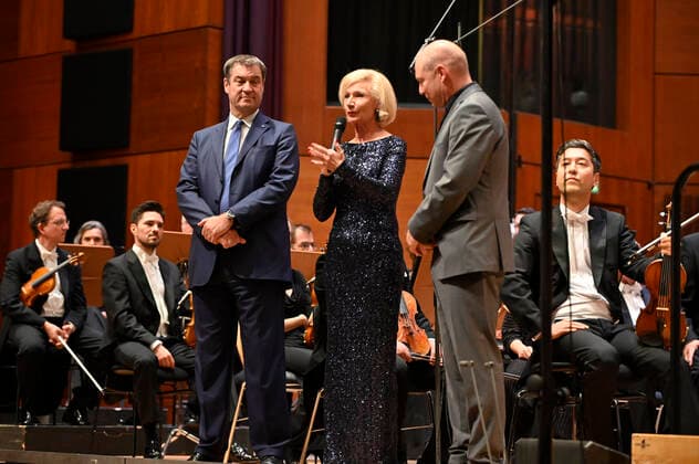 Markus Söder, Julia Lehner and Jens Daniel Herzog at the 2 Philharmonic Concert for the 100th Birthday of the Nuremberg State Philharmonic Orchestra in the Meistersingerhalle Nuremberg, 15 10 2022 Foto:xD.xAnoraganingrumx xFuturexImage