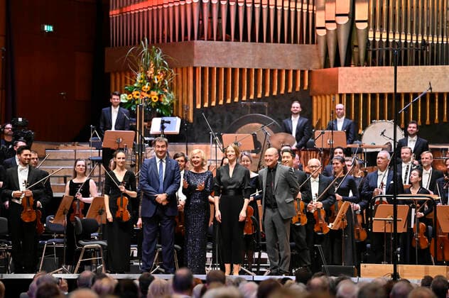 Markus Söder, Julia Lehner, Joana Mallwitz and Jens Daniel Herzog at the 2 Philharmonic Concert for the 100th Birthday of the Nuremberg State Philharmonic Orchestra in the Meistersingerhalle Nuremberg, 15 10 2022 Foto:xD.xAnoraganingrumx xFuturexImage