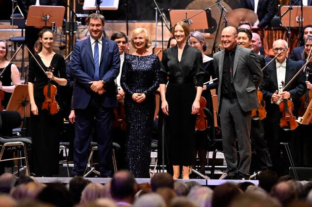 Markus Söder, Julia Lehner, Joana Mallwitz and Jens Daniel Herzog at the 2 Philharmonic Concert for the 100th Birthday of the Nuremberg State Philharmonic Orchestra in the Meistersingerhalle Nuremberg, 15 10 2022 Foto:xD.xAnoraganingrumx xFuturexImage