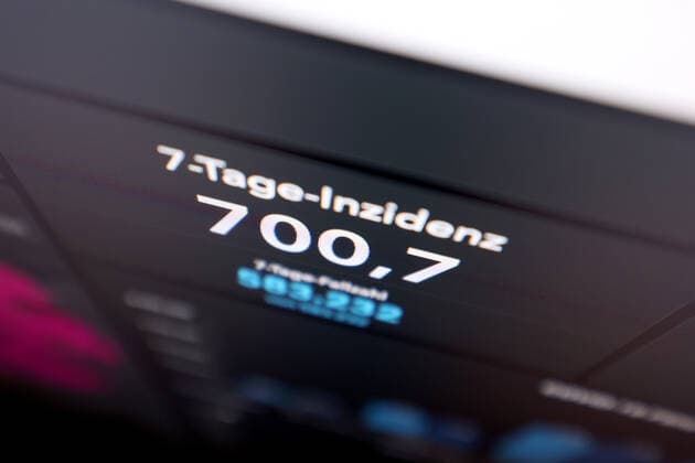 RKI dashboard, 7 day incidence is now 700.7 7 day incidence, RKI dashboard on a monitor on 16 10 2022 in Siegen Germany.