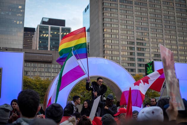 Iranian Anti-government Protest Hundreds of Iranian and their supporters demonstrate against the Iranian Islamic regime during a protest at Nathan Phillips Square in Toronto, Ontario, October 15, 2022. - Many Iranian people around the world have been protesting Islamic regime since the death of Mahsa Amini, a 22-year-old Kurdish who had spent three days in a coma after being detained by the morality police. Toronto Canada  Copyright: xArifxBalkanx originalFilename: balkan-notitle221015_np5oX.jpg