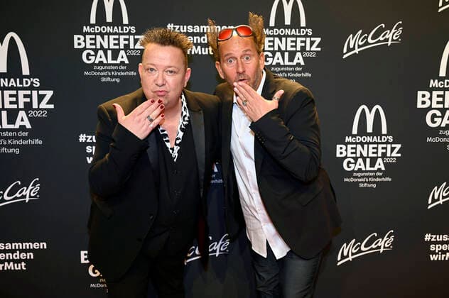 Sebastian Krumbiegel und Tom Lehel bei der 17. McDonald s Benefiz Gala 2022 zugunsten der McDonald™s Kinderhilfe Stiftung in den Eisbach Studios, München, 15.10.2022 *** Sebastian Krumbiegel and Tom Lehel at the 17 McDonald s Benefit Gala 2022 in favor of the McDonald™s Childrens Aid Foundation at the Eisbach Studios, Munich, 15 10 2022 Foto:xS.xAdamx xFuturexImage