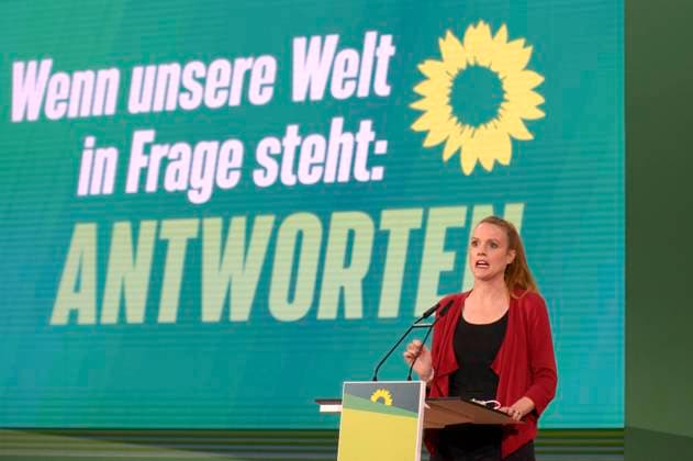 Elizabeth Wathuti bei der 48. Ordentlichen Bundesdelegiertenkonferenz von Bündnis90 Die Grünen im World Conference Center. Bonn, 16.10.2022 *** Elizabeth Wathuti at the 48 Ordinary Federal Delegates Conference of Bündnis90 Die Grünen at the World Conference Center Bonn, 16 10 2022. Foto:xP.xMertensx xFuturexImage