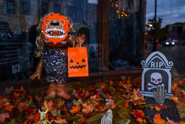 Halloween Decorations In The United States Halloween decorations outside a house in Streator, United States, on October 15, 2022. Chicago United States  Copyright: xBeataxZawrzelx originalFilename: zawrzel-hallowee221015_npvy6.jpg