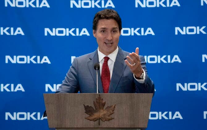 October 17, 2022, Ottawa, ON, Canada: Prime Minister Justin Trudeau delivers his opening remarks during an announcement in Ottawa, Monday, Oct. 17, 2022. Ottawa Canada  - ZUMAc35_ 20221017_zaf_c35_014 Copyright: xAdrianxWyldx