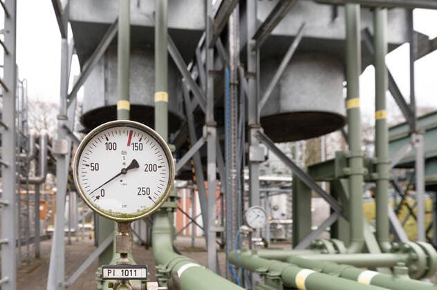 Gas storage facility and pressure manometer near Kiel in fall 2022