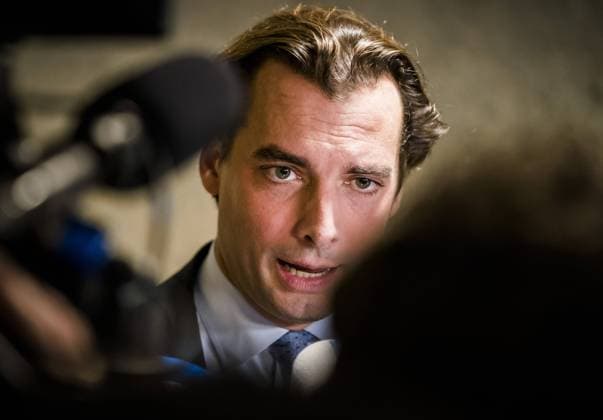 2022-10-18 15:59:23 THE HAGUE - Thierry Baudet (FvD) in conversation with journalists after the vote on the proposal to temporarily suspend him for failing to report his additional positions. ANP BART MAAT netherlands out - belgium out *** 2022 10 18 15 59 23 THE HAGUE Thierry Baudet FvD in conversation with journalists after the vote on the proposal to temporarily suspend him for failing to report his additional positions ANP BART MAAT netherlands out belgium out  Copyright: xx x456393794x originalFilename: 456393794.jpg