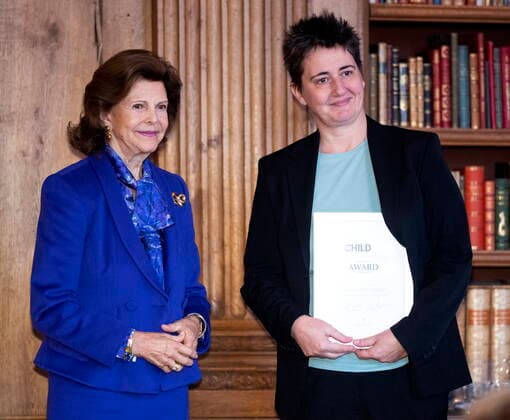 STOCKHOLM 20221018 Marijana Savic from the organization Atina receives an award from Queen Silvia during the ceremony of the Child10 award in the Bernadotte Library at Stockholm Palace STOCKHOLM SWEDEN x60160x,  Copyright: xStefanxJerrevang TTx CHILD 10-PRISET