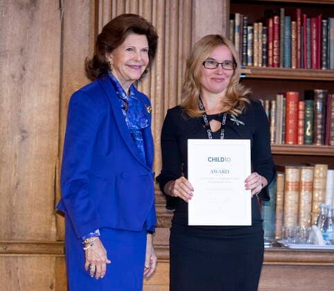 STOCKHOLM 20221018 Milena Kadieva Vladimirova from the Bulgarian organization Gender Alternatives Foundation receives an award from Queen Silvia during the Child10 award ceremony in the Bernadotte Library at Stockholm Palace STOCKHOLM SWEDEN x60160x,  Copyright: xStefanxJerrevang TTx CHILD 10-PRISET