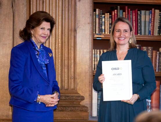 STOCKHOLM 20221018 Anne Batiot ép Labasire from the French organization ACPE receives an award from Queen Silvia during the ceremony of the Child 10 award in the Bernadotte Library at Stockholm Palace STOCKHOLM SWEDEN x60160x,  Copyright: xStefanxJerrevang TTx CHILD 10-PRISET