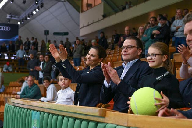 STOCKHOLM 20221018 Prince Oscar, Crown Princess Victoria, Prince Daniel, Princess Estelle and former tennis player Thomas Enqvist in the audience during the tennis match between Swedens Mikael Ymer and Frances Quentin Halys in the Stockholm Open on Tuesday Stockholm Sweden x10040x,  Copyright: xAndersxWiklund TTx STOCKHOLM OPEN