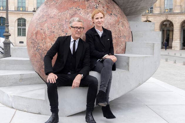 Bilder des Jahres 2022, Entertainment 10 Oktober Entertainment Bilder des Tages Paris, France October 18, 2022 - Inauguration of the giant installation by Alicja Kwade on the Place VendÃ me in the framework of Paris+ Art Basel Hors les Murs. Paris + by Art Basel succeeds the FIAC, this contemporary art fair brings together 156 exhibitors from 30 countries and is aimed at a very international clientele - Jerome Sans, Alicja Kwade PARIS+ ART BASEL, FOIRE D ART CONTEMPORAIN, FIAC, INSTALLATION, OEUVRES D ART, ART MODERNE, ILLUSTRATION  Copyright: xVincentxIsorex