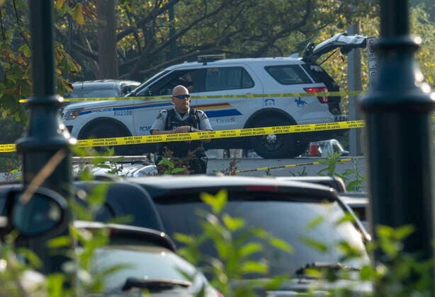 October 18, 2022, BURNABY, B.C, CANADA: RCMP officers are seen near a homeless encampment where a female member of the RCMP was stabbed to death in Burnaby, B.C. Tuesday, October 18, 2022. An RCMP officer in Burnaby, B.C., has been stabbed to death in what Solicitor General Mike Farnworth calls a terrible tragedy. BURNABY CANADA  - ZUMAc35_ 20221018_zaf_c35_113 Copyright: xJonathanxHaywardx