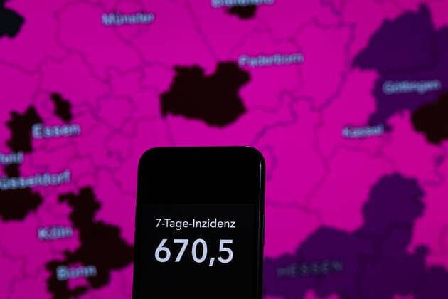 Coronavirus in Germany Covid 19 Robert Koch Institute Dashboard 19 10 2022, Robert Koch Institute 7 days Incidence 670.5 7 days Number of cases 558 122 COVID 19 cases 34 888 963 Additions up 130 074 from previous day COVID 19 deaths 151 877 Additions up 248 from previous day xMSx