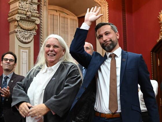News Bilder des Tages October 19, 2022, QUEBEC, PQ, Canada: Quebec Solidaire Leader Gabriel Nadeau-Dubois, right, and Manon Masse, Wednesday, October 19, 2022 during a ceremony where he swore allegiance to the people of Quebec but refused to swear allegiance to King Charles III, at the Quebec legislature. Members of Quebec Solidaire will not be able to sit at the legislature until a decision from the government is rendered. THE CANADIAN PRESS QUEBEC Canada  - ZUMAc35_ 20221019_zaf_c35_070 Copyright: xJacquesxBoissinotx