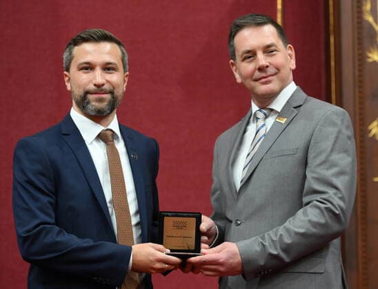 October 19, 2022, QUEBEC, PQ, Canada: Quebec Solidaire Leader Gabriel Nadeau-Dubois, left, receives the medal of the National Assembly from the secretary general Siegfried Peters, Wednesday, October 19, 2022 during a ceremony where he swore allegiance to the people of Quebec but refused to swear allegiance to King Charles III, at the Quebec legislature. Members of Quebec Solidaire will not be able to sit at the legislature until a decision from the government is rendered. THE CANADIAN PRESS QUEBEC Canada  - ZUMAc35_ 20221019_zaf_c35_071 Copyright: xJacquesxBoissinotx