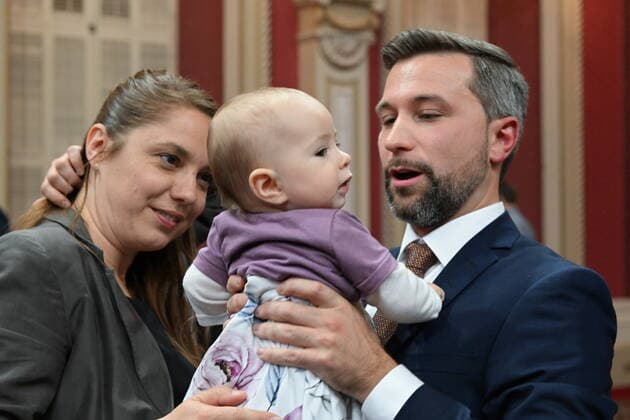 October 19, 2022, QUEBEC, PQ, Canada: Quebec Solidaire Leader Gabriel Nadeau-Dubois holds his daughter Helene as his life partner Maelle Desjardins, left, looks on, Wednesday, October 19, 2022 during a ceremony at the Quebec legislature. THE CANADIAN PRESS QUEBEC Canada  - ZUMAc35_ 20221019_zaf_c35_084 Copyright: xJacquesxBoissinotx