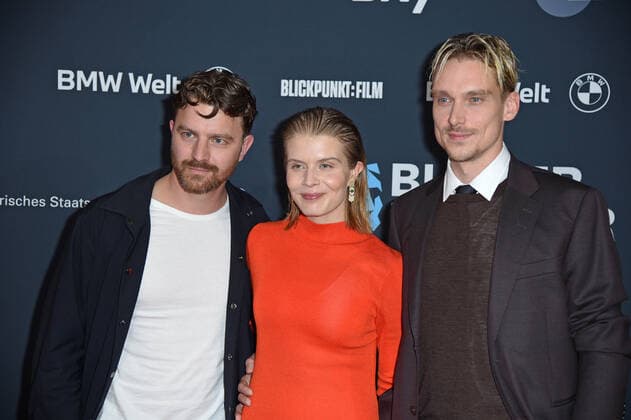 Friedrich Mücke, Alina Tomnikov, Daniel Strässer at the Blue Panther TV Streaming Award ceremony at BMW Welt in Munich on 19 10 2022