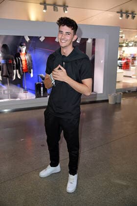Nathan Goldblat at the Blue Panther TV Streaming Award ceremony at BMW Welt in Munich on 19 10 2022