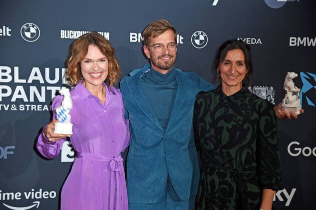 Julia Mehnert, Joko Winterscheidt, Mitra Polzin at the Blue Panther TV Streaming Award ceremony at BMW Welt in Munich on 19 10 2022